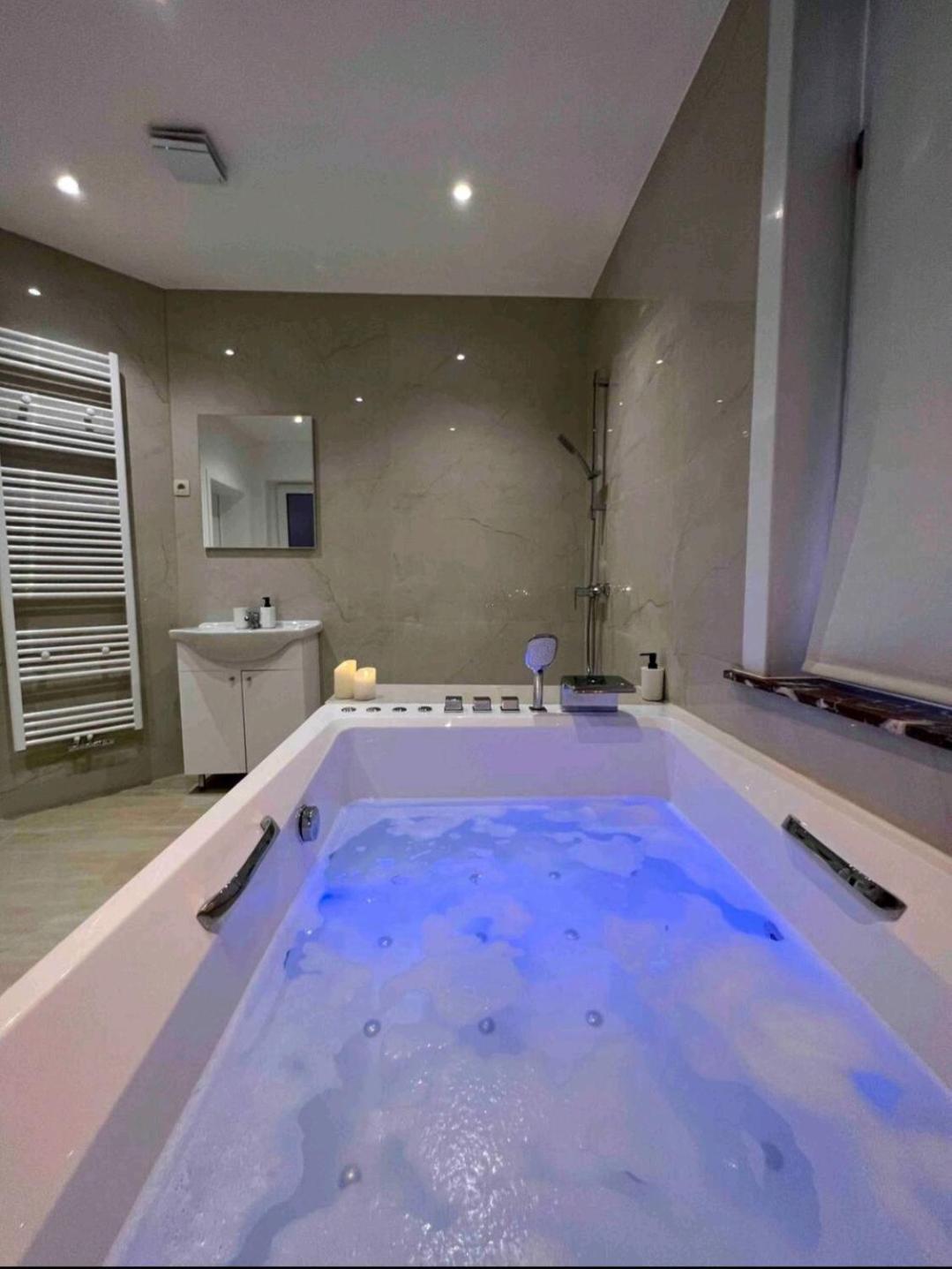 Sublime Appartement Calme Cosy & Jacuzzi บรัสเซลส์ ภายนอก รูปภาพ